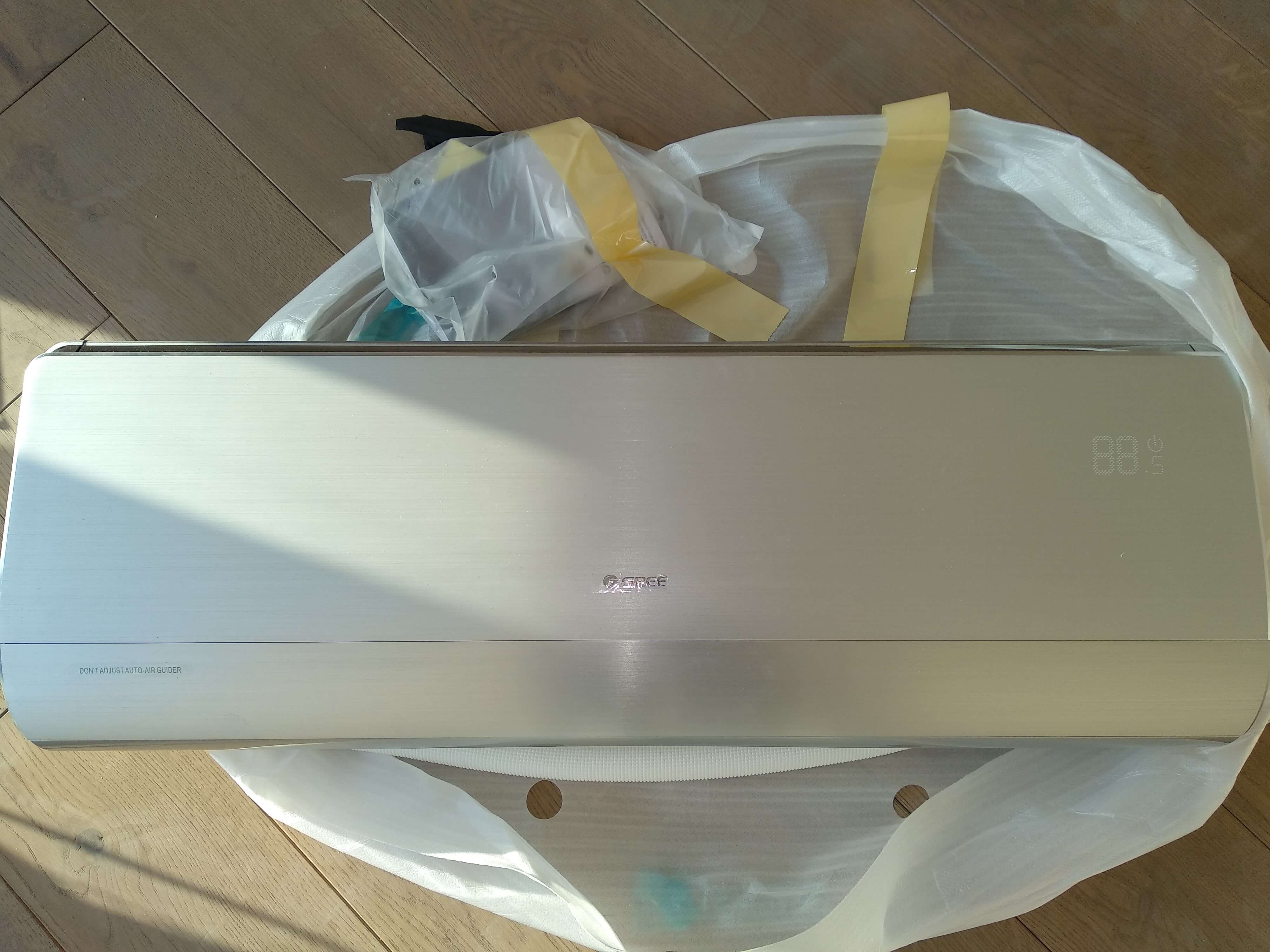 Фото №  Кондиционер Gree U-Crown GWH[09]UB-K3DNA4F